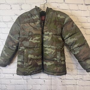 Swiss Tech Kids Green Camouflage Puffer Jacket Size 8